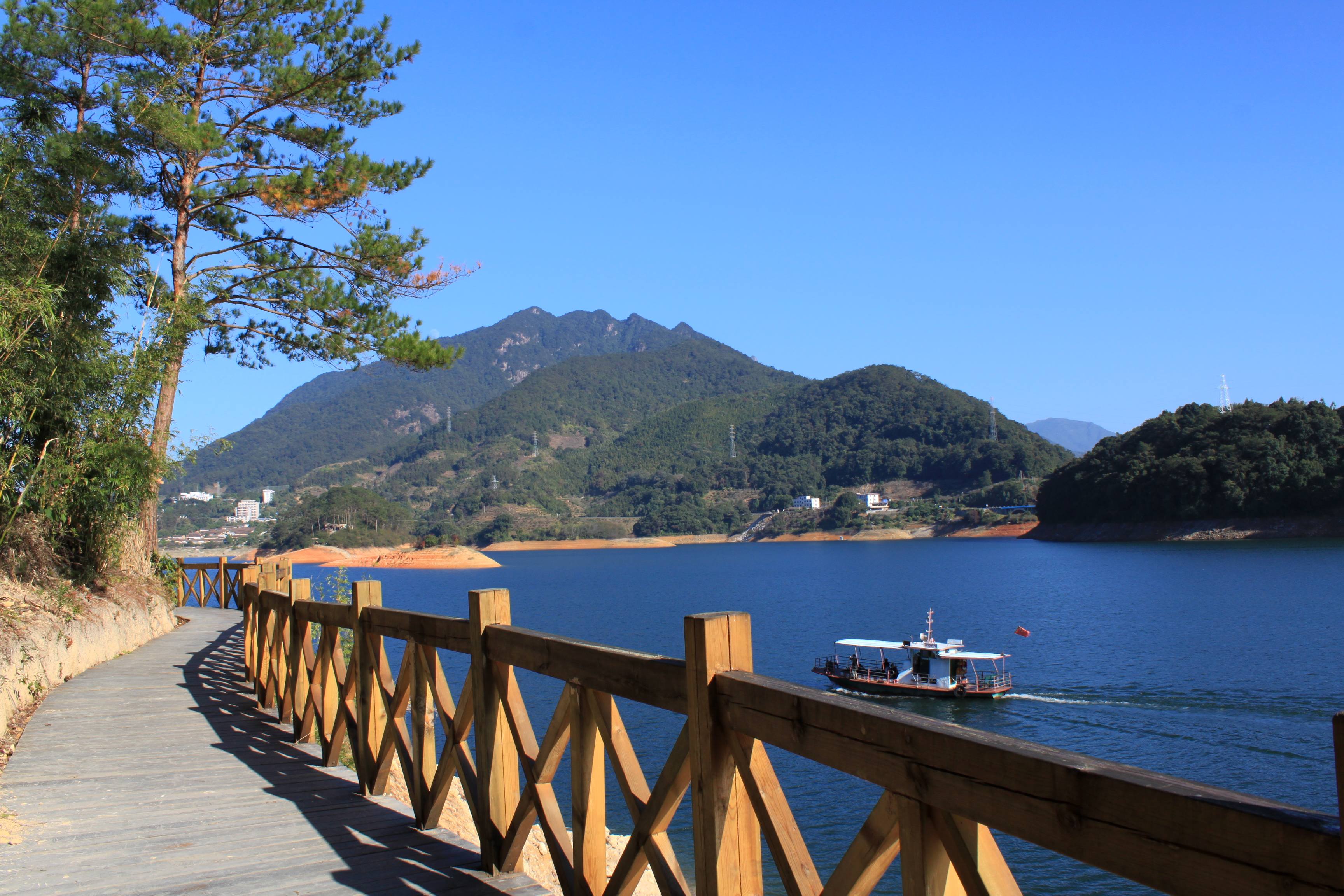 瓦岗寨风景区,乘【豪华游轮】欣赏一河两岸八景,流溪河观光绿道送大礼